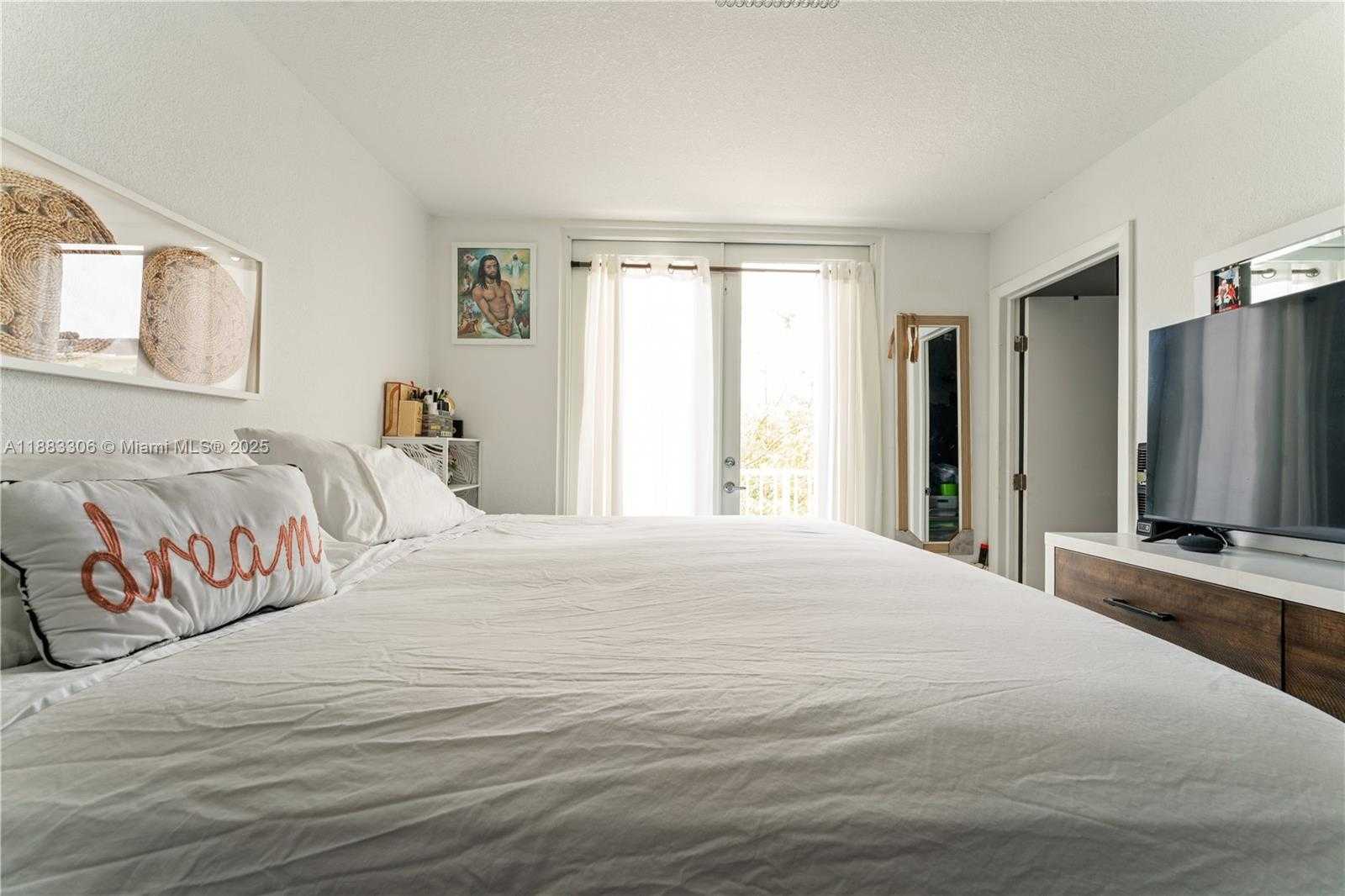 Small Image of 14366 SOUTH WEST 258TH LN, Homestead Number 17