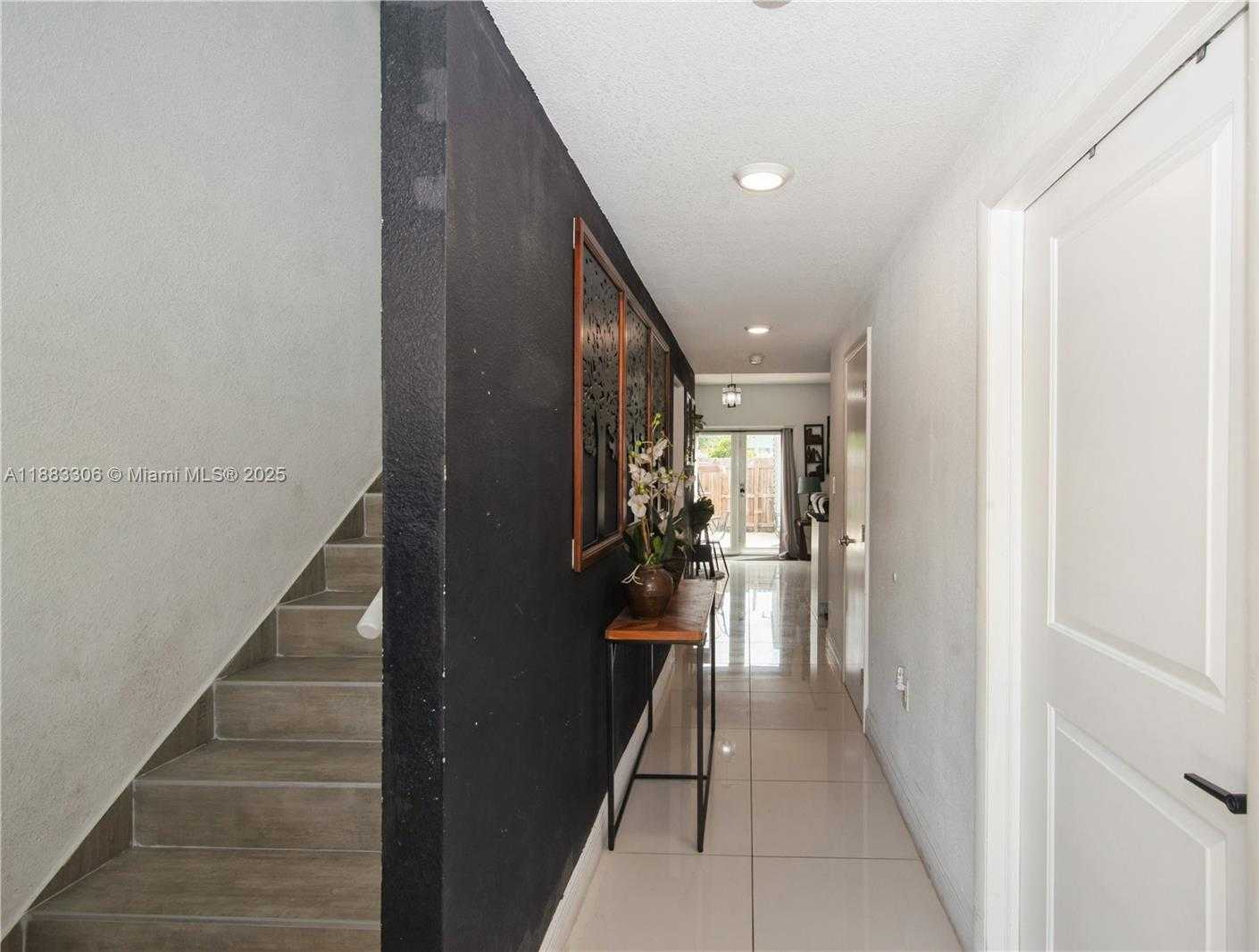 Small Image of 14366 SOUTH WEST 258TH LN, Homestead Number 3