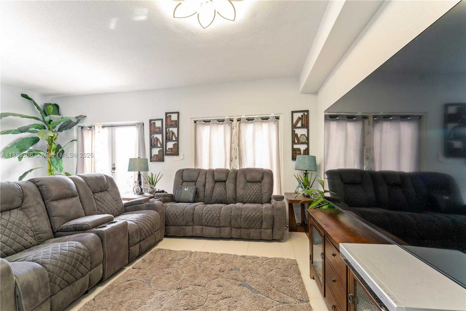 Small Image of 14366 SOUTH WEST 258TH LN, Homestead Number 9