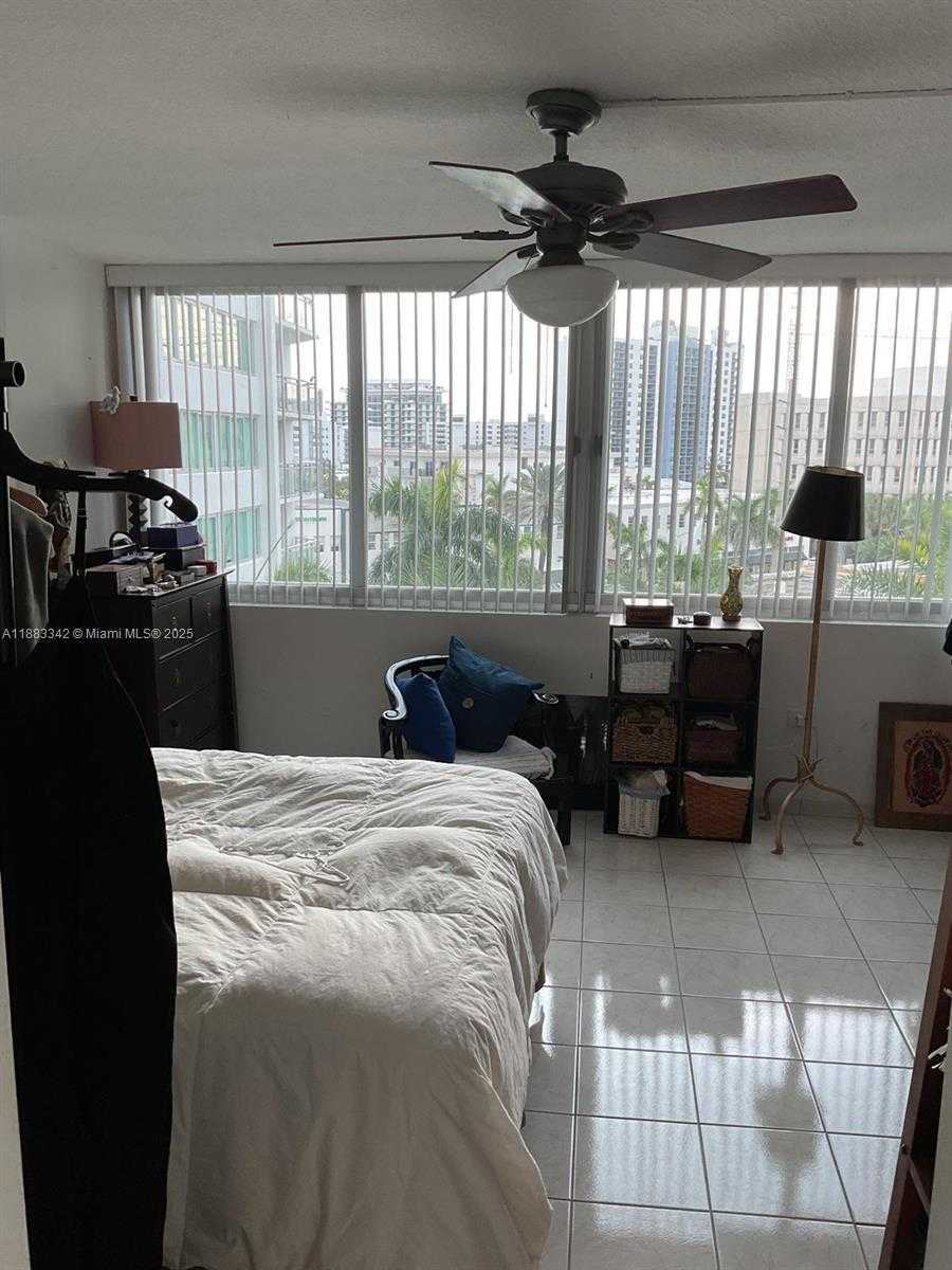 Small Image of 7135 COLLINS AVE #533, Miami Beach Number 3