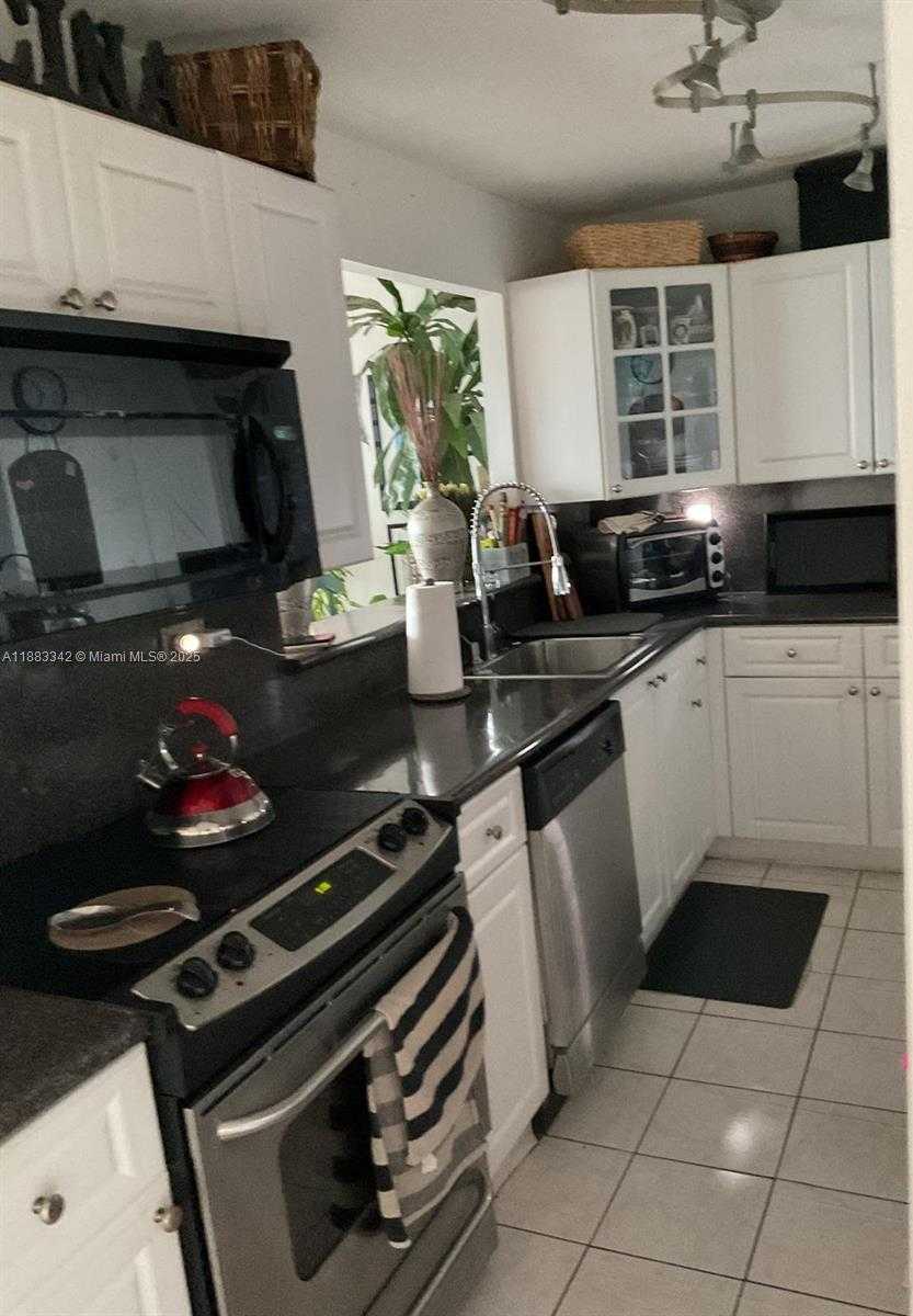 Small Image of 7135 COLLINS AVE #533, Miami Beach Number 6