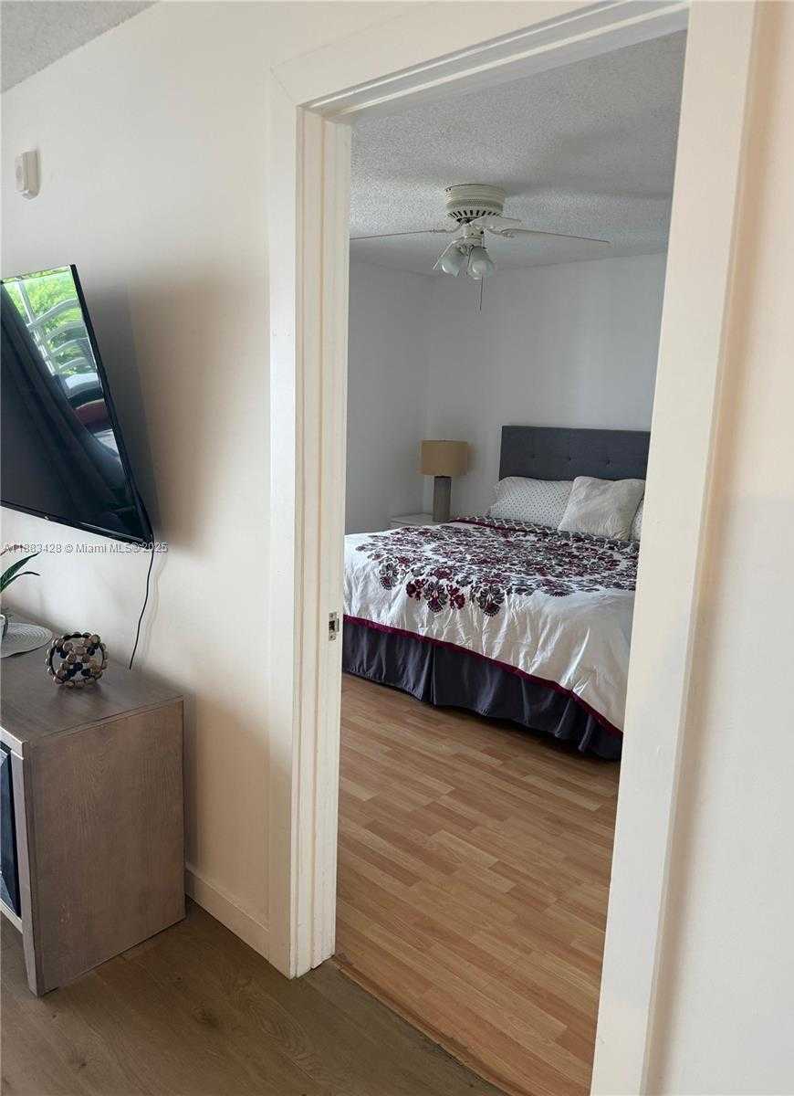 Small Image of 17801 NORTH BAY RD #505, Sunny Isles Beach Number 12