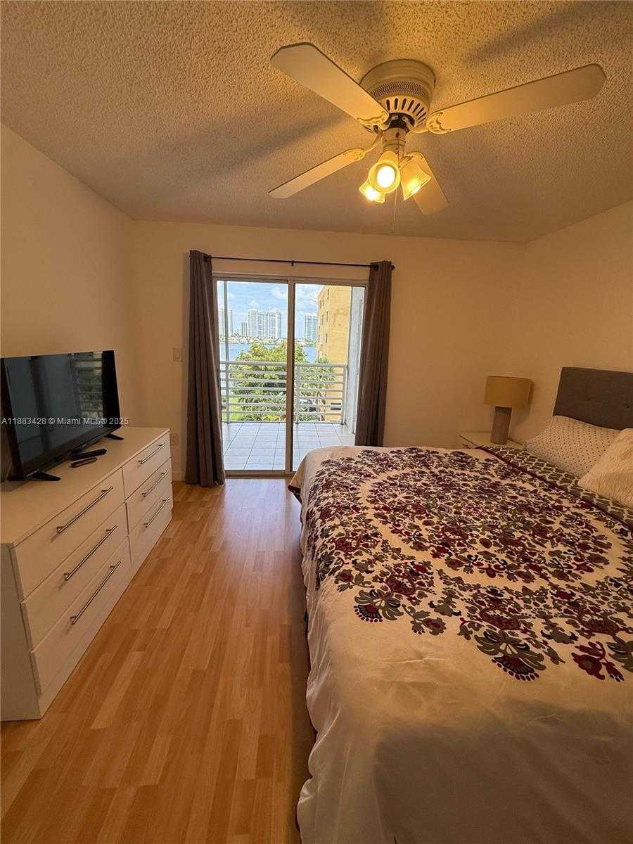 Small Image of 17801 NORTH BAY RD #505, Sunny Isles Beach Number 15