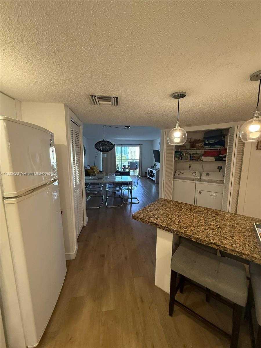 Small Image of 17801 NORTH BAY RD #505, Sunny Isles Beach Number 3