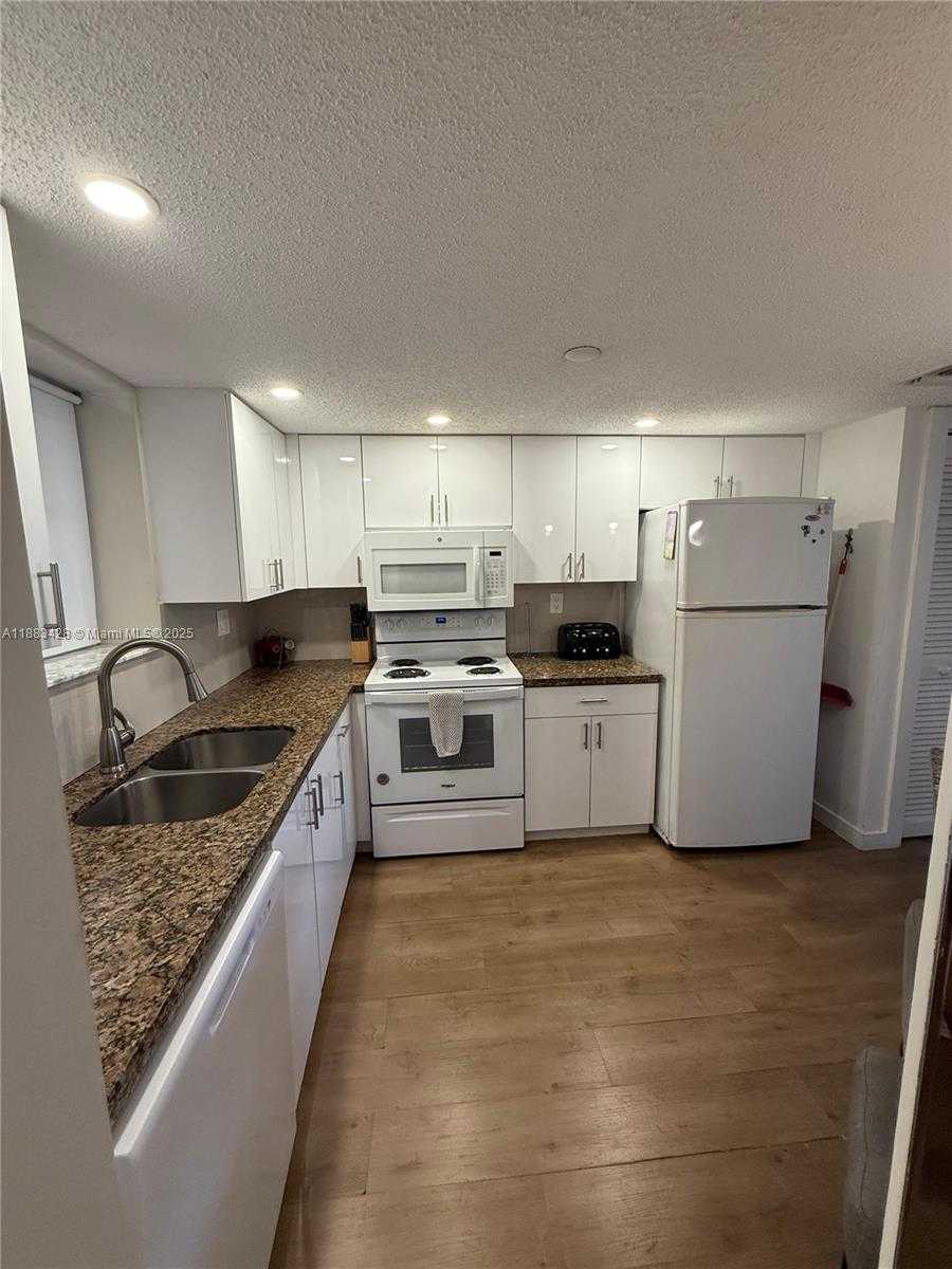 Small Image of 17801 NORTH BAY RD #505, Sunny Isles Beach Number 5