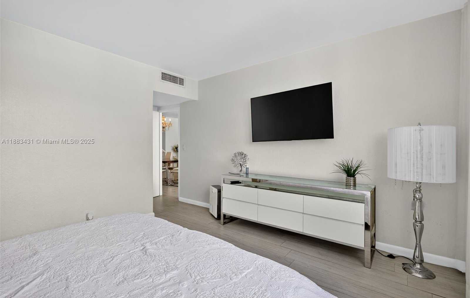Small Image of 4001 SOUTH OCEAN DR #14G, Hollywood Number 10