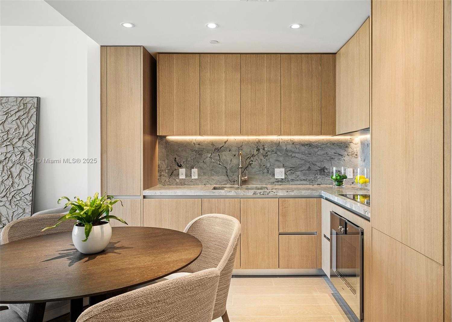 Small Image of 500 ALTON RD #1904, Miami Beach Number 2
