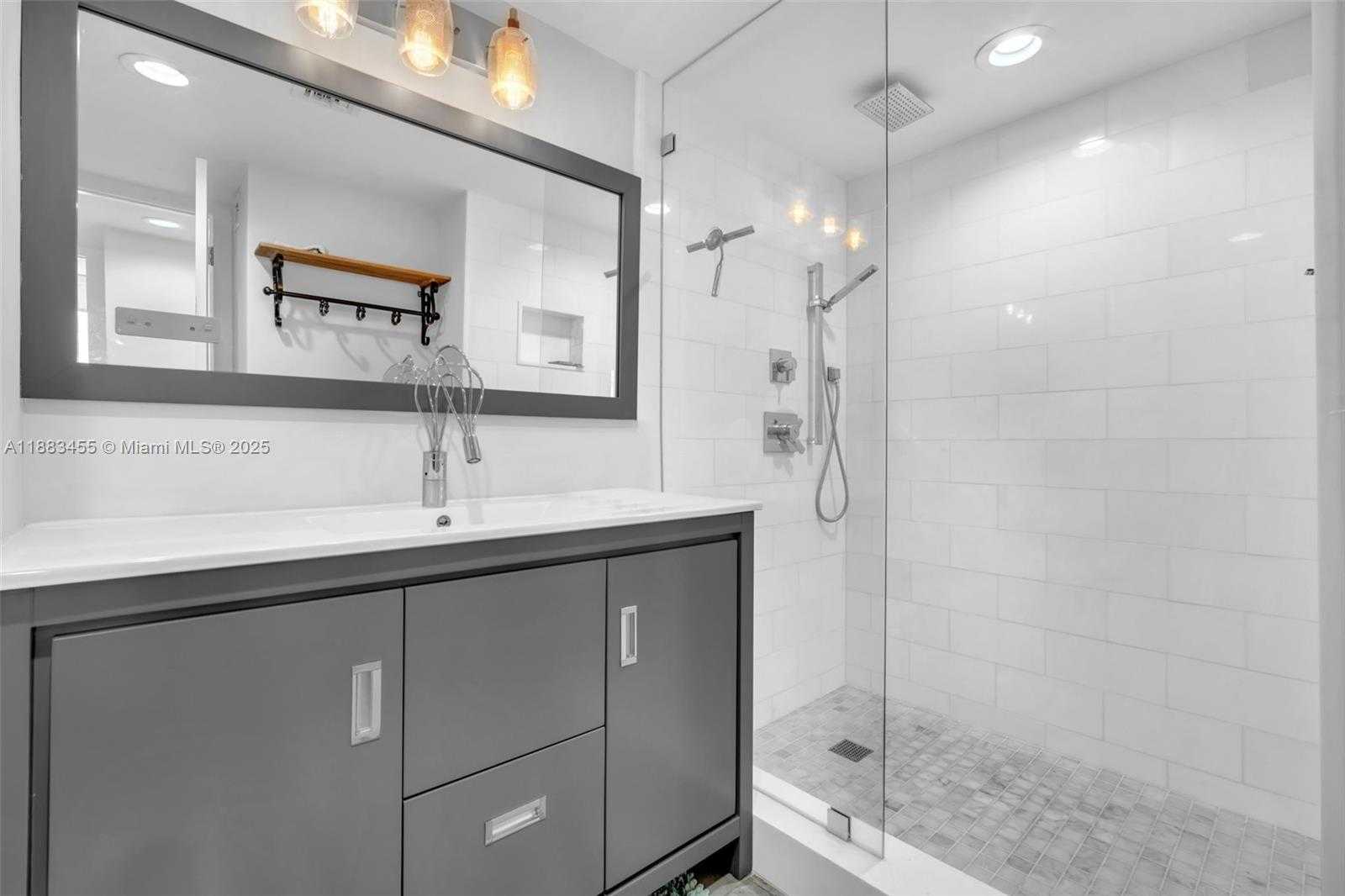 Small Image of 7135 COLLINS AVE #736, Miami Beach Number 15