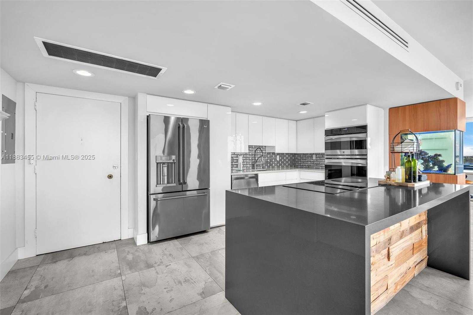 Small Image of 7135 COLLINS AVE #736, Miami Beach Number 2