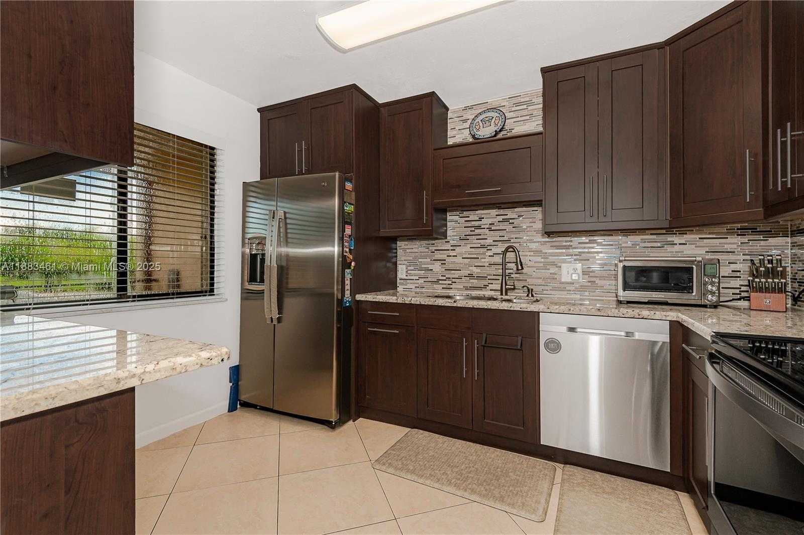 Small Image of 150 LAKEVIEW DR #205, Weston Number 10