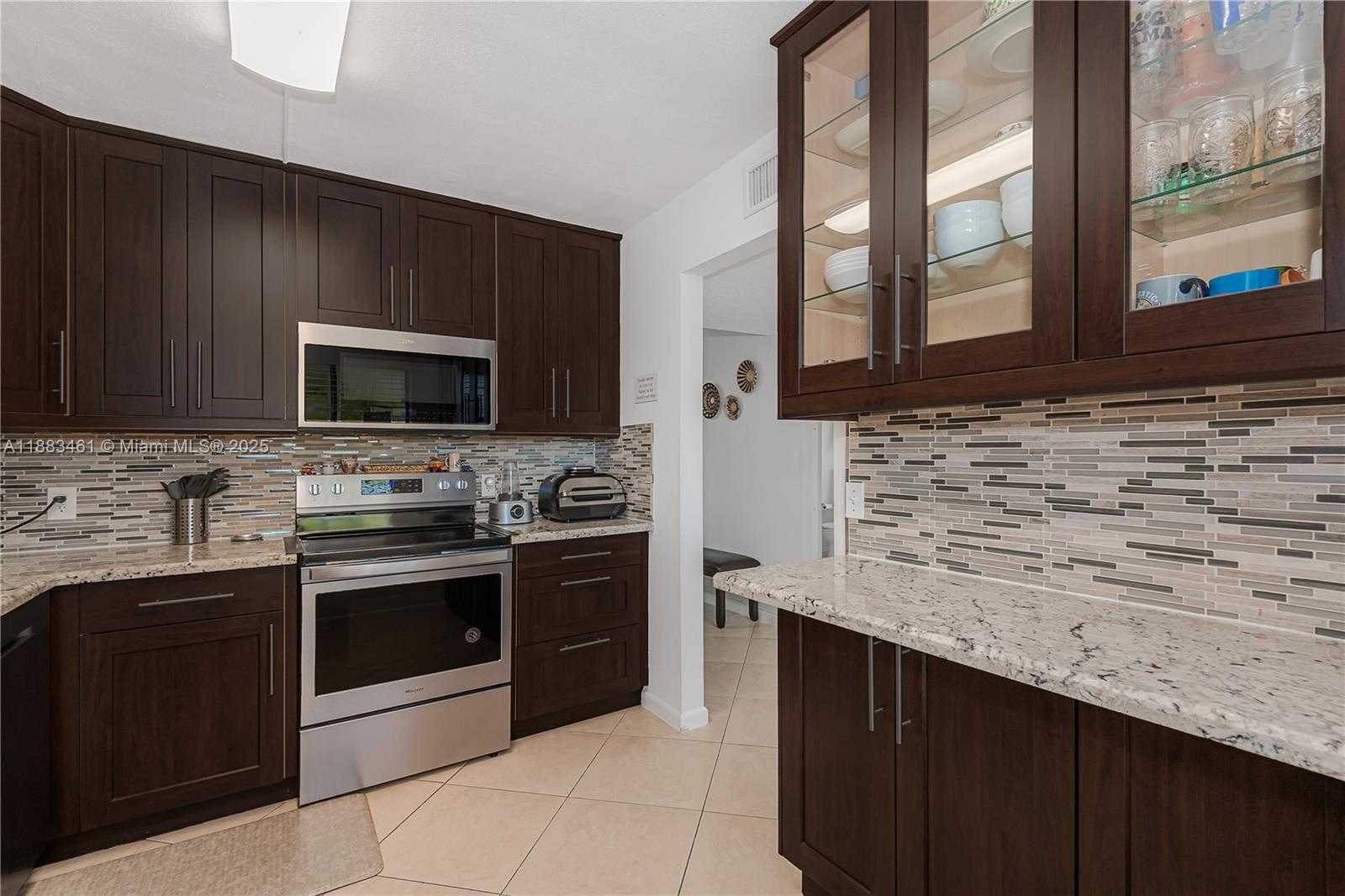 Small Image of 150 LAKEVIEW DR #205, Weston Number 13