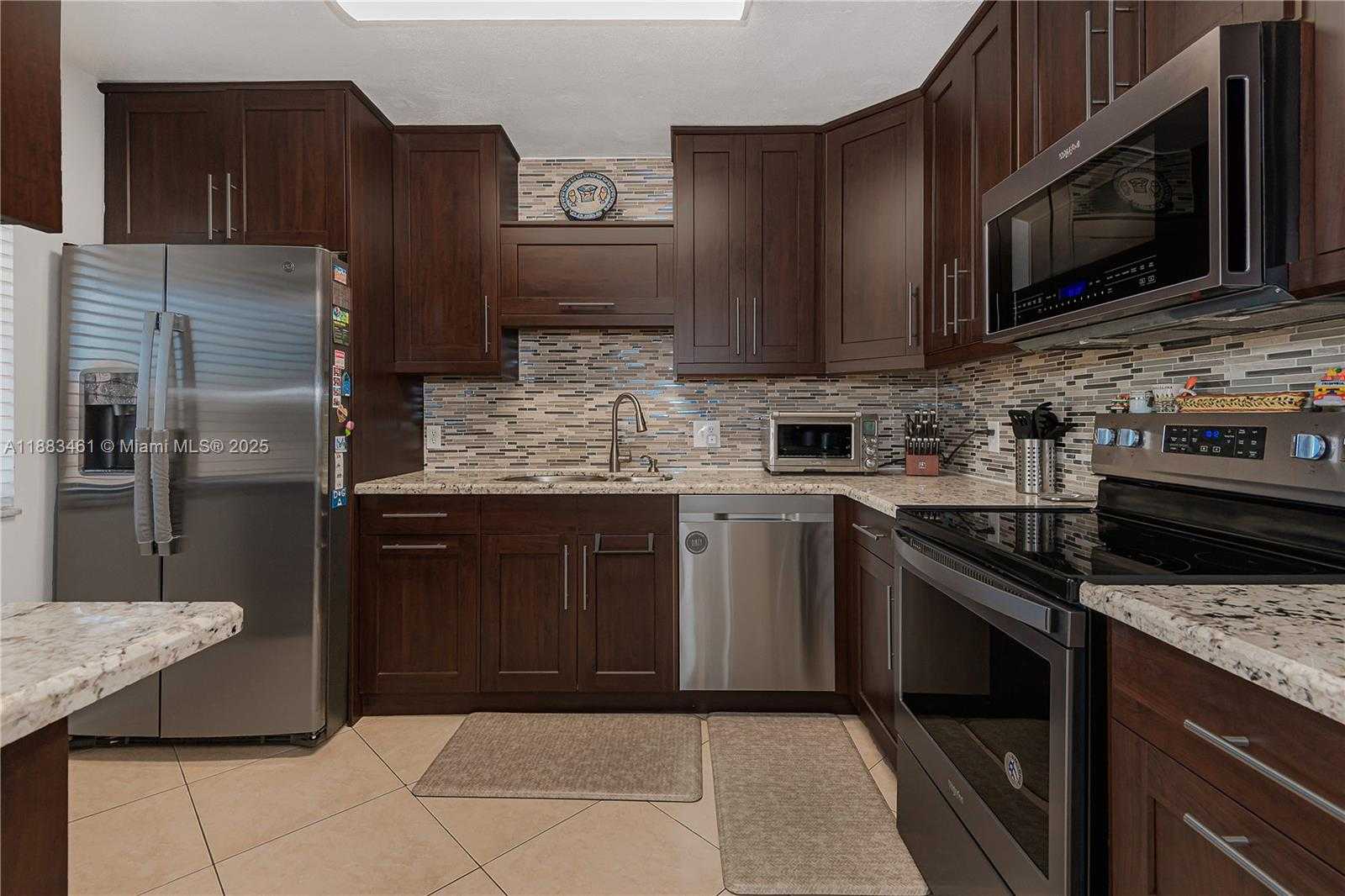 Small Image of 150 LAKEVIEW DR #205, Weston Number 14
