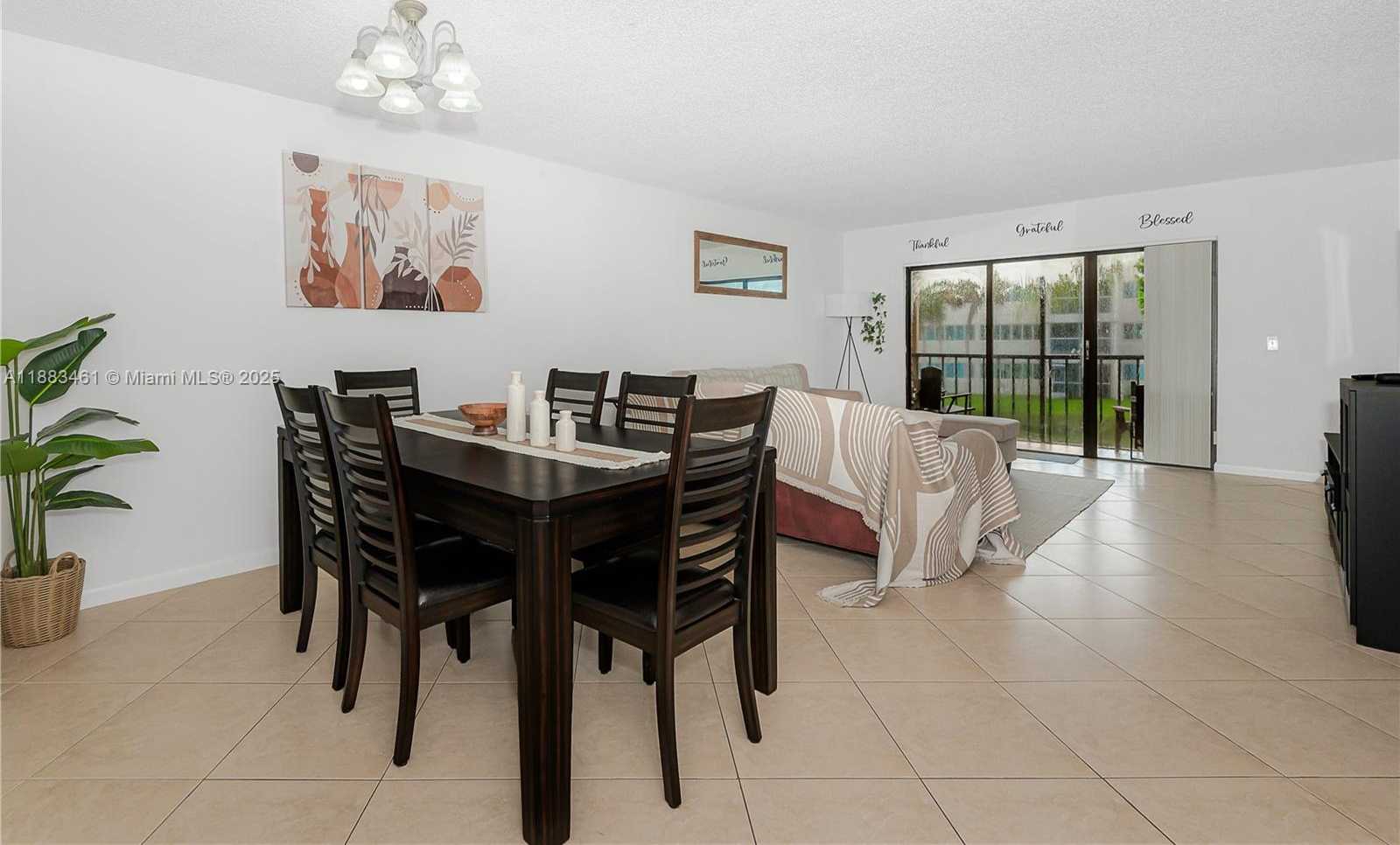 Small Image of 150 LAKEVIEW DR #205, Weston Number 2