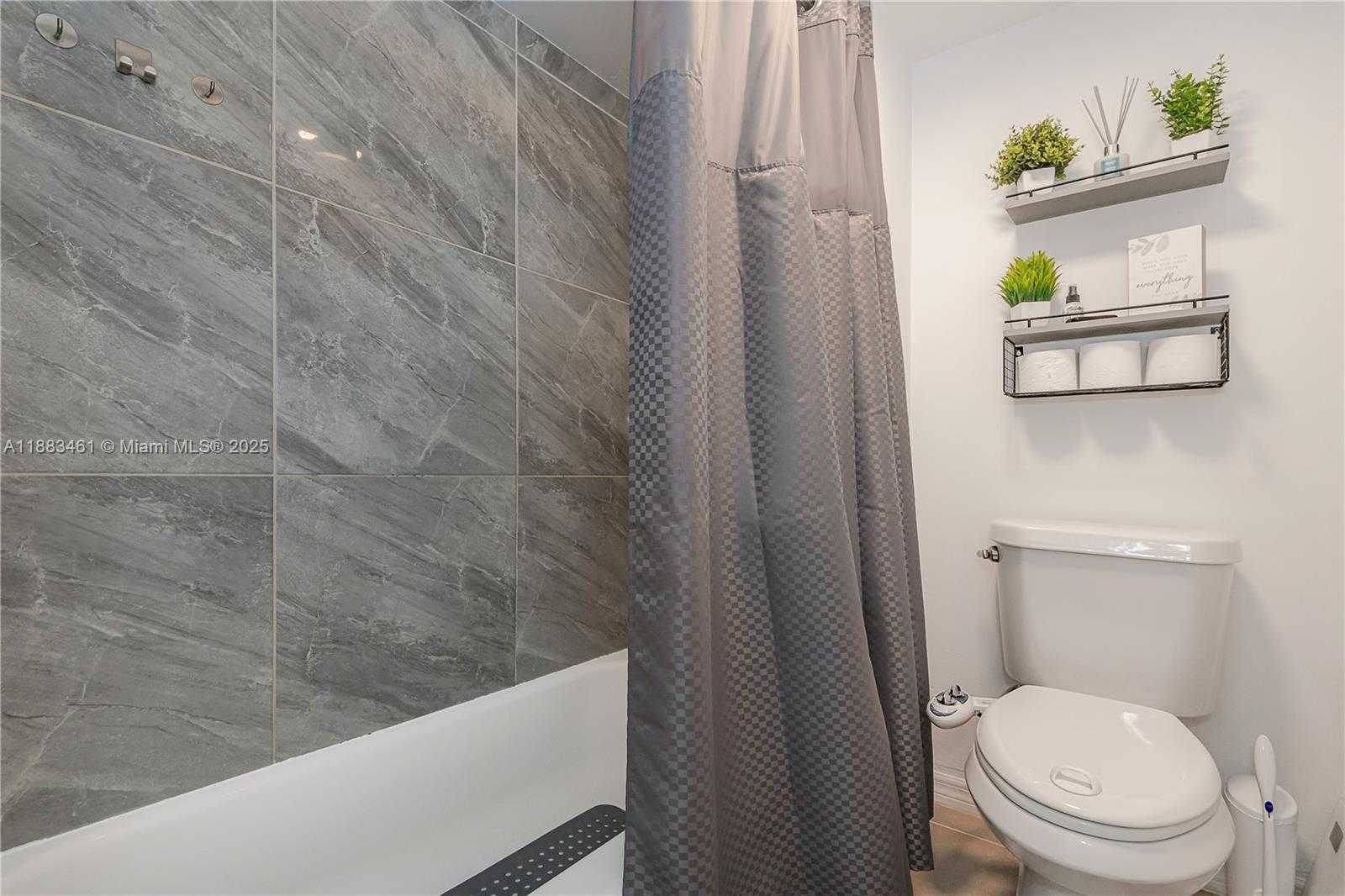 Small Image of 150 LAKEVIEW DR #205, Weston Number 20