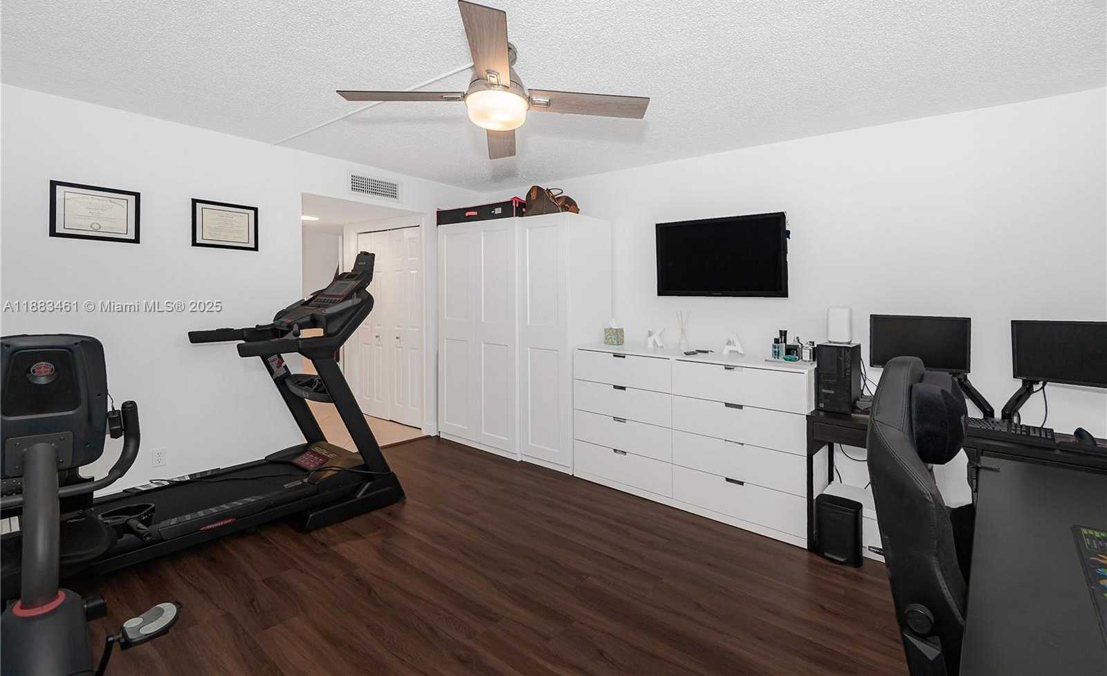 Small Image of 150 LAKEVIEW DR #205, Weston Number 24