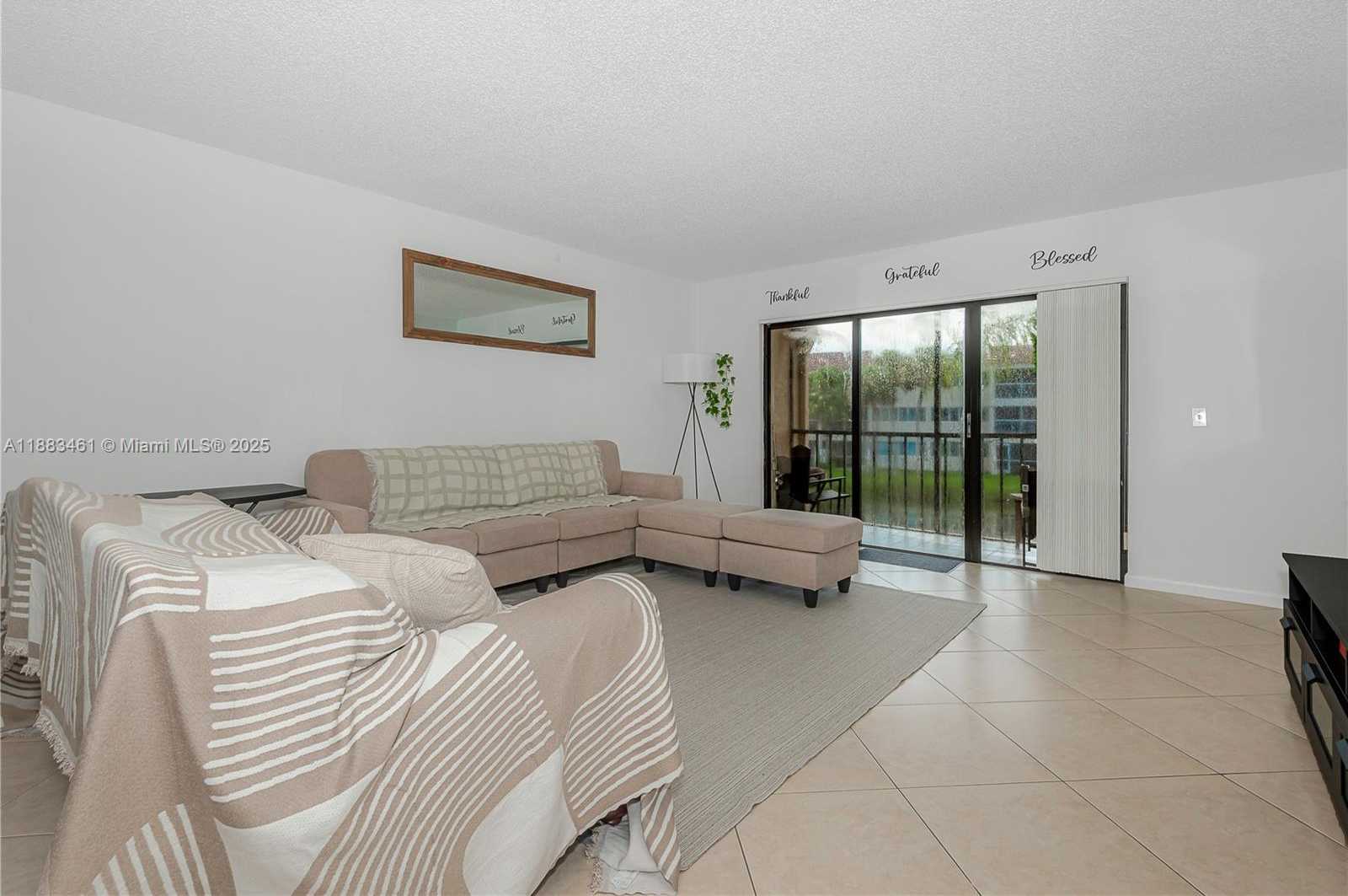 Small Image of 150 LAKEVIEW DR #205, Weston Number 4