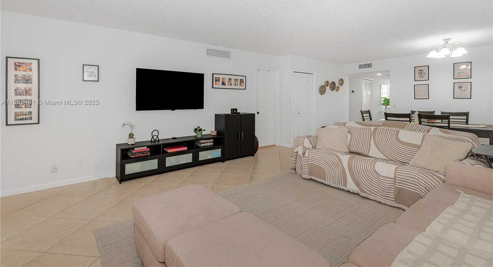 Small Image of 150 LAKEVIEW DR #205, Weston Number 6