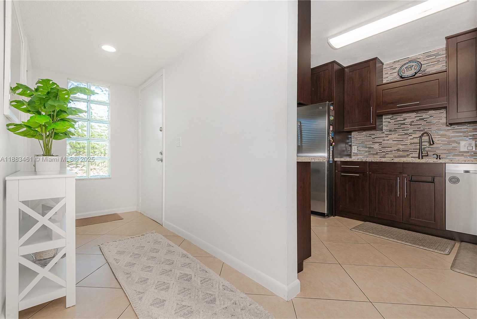 Small Image of 150 LAKEVIEW DR #205, Weston Number 9
