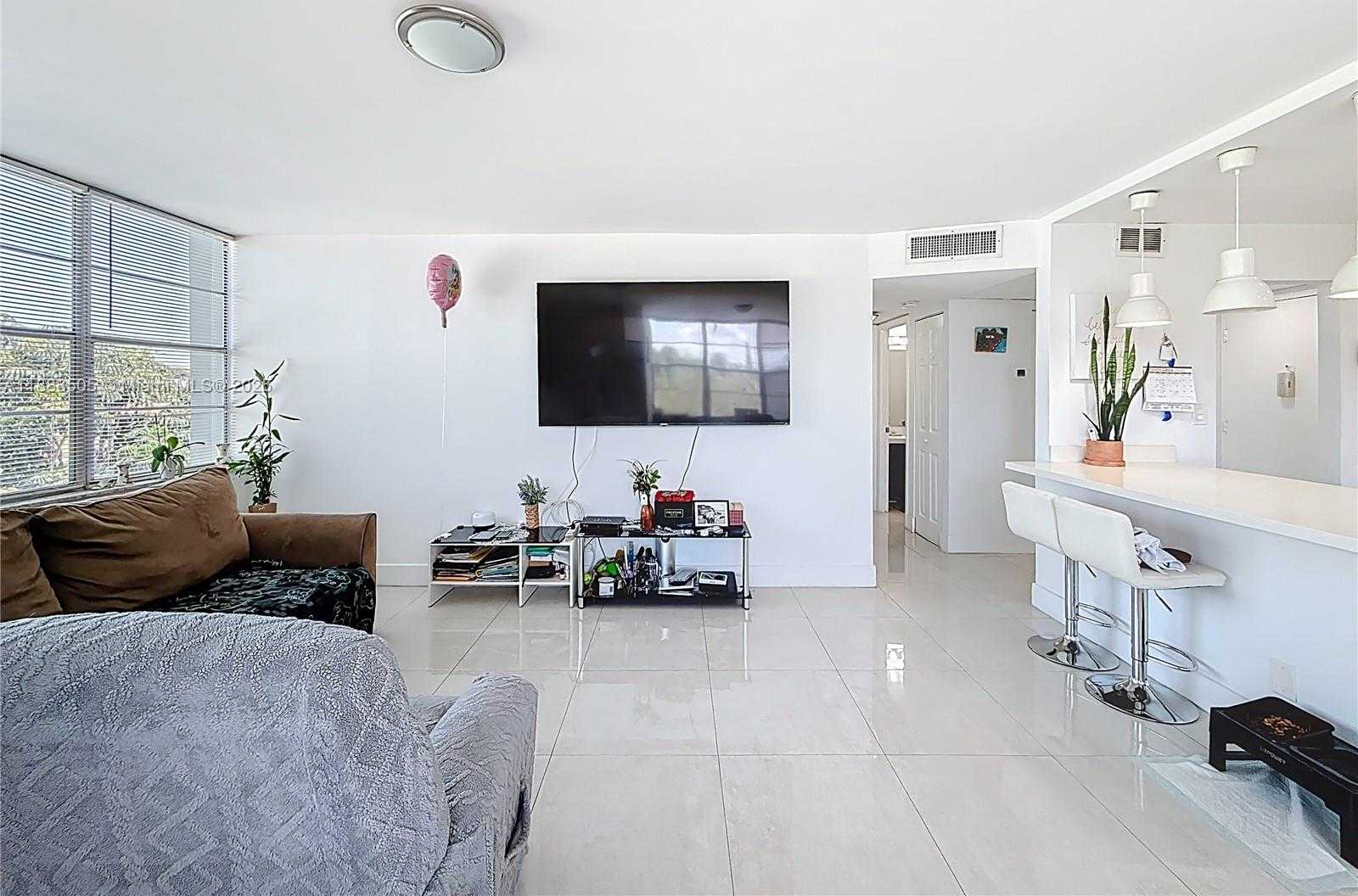 Small Image of 2751 TAFT ST #304, Hollywood Number 16