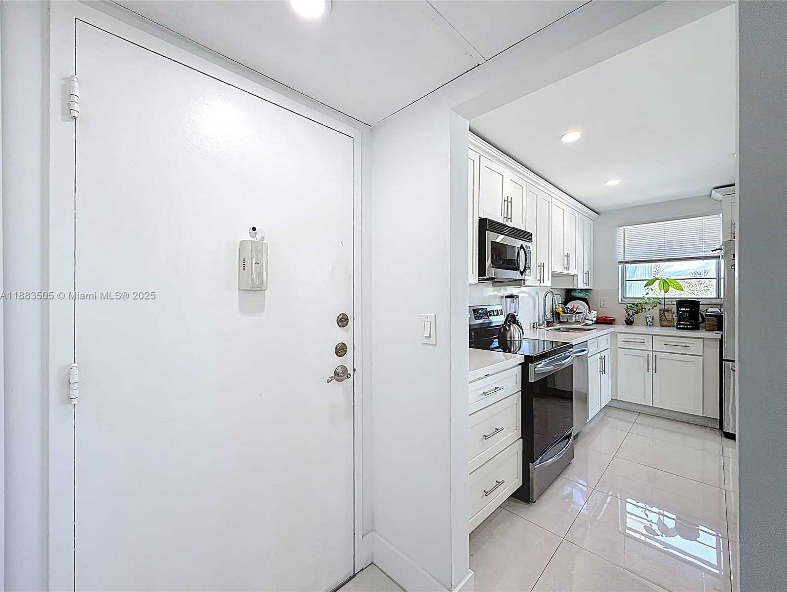 Small Image of 2751 TAFT ST #304, Hollywood Number 3