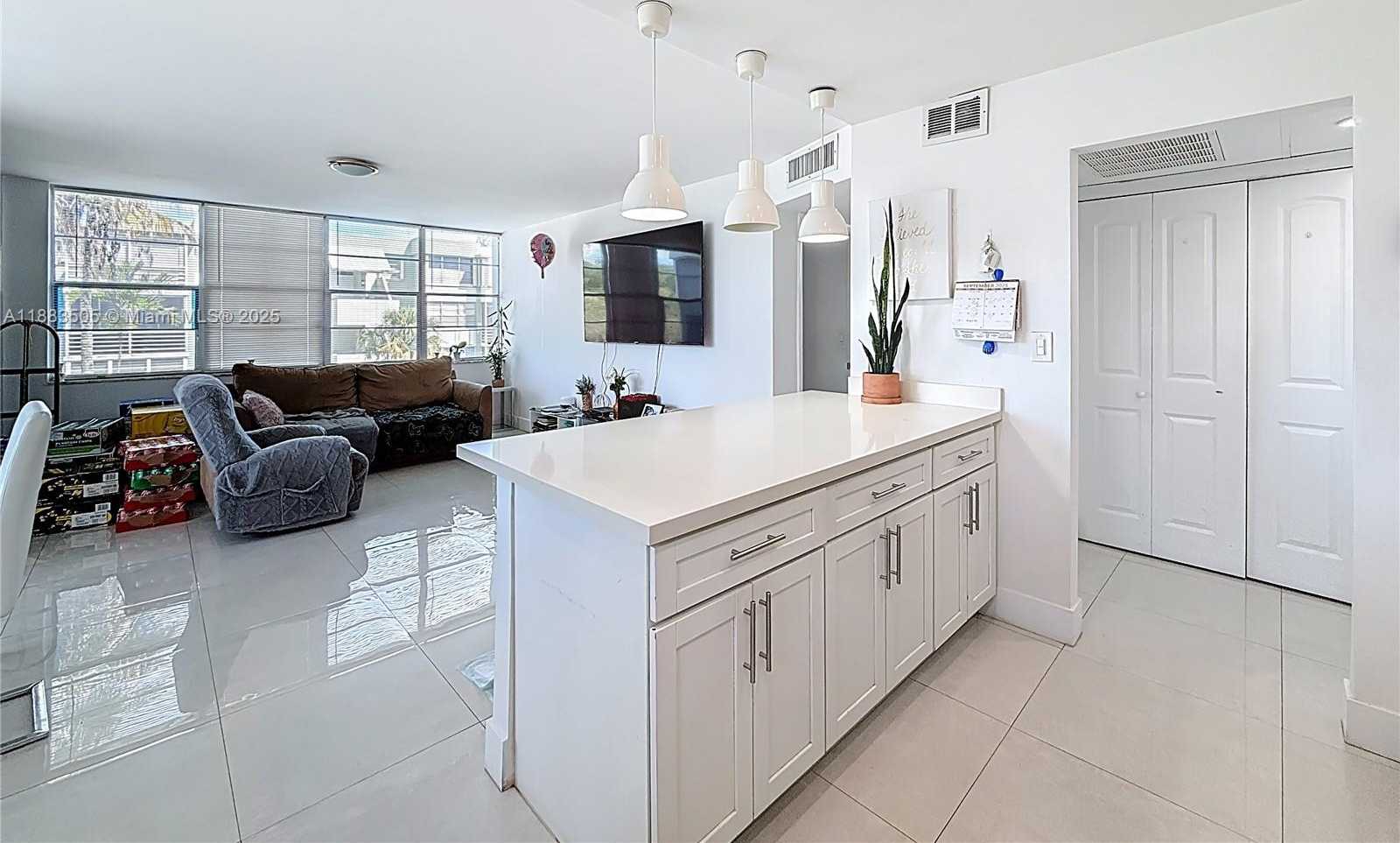 Small Image of 2751 TAFT ST #304, Hollywood Number 7