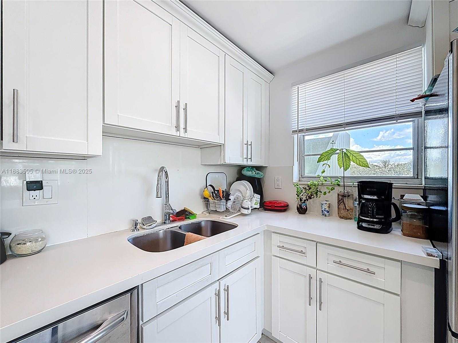 Small Image of 2751 TAFT ST #304, Hollywood Number 8
