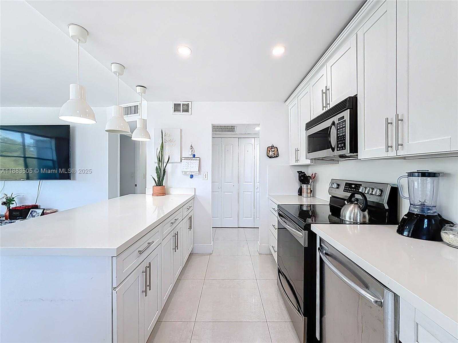 Small Image of 2751 TAFT ST #304, Hollywood Number 9