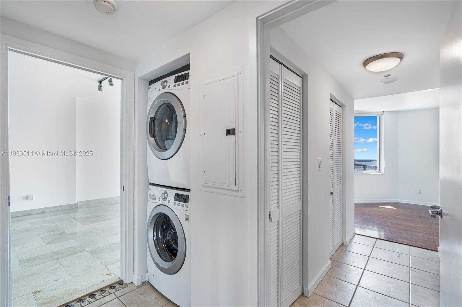 Small Image of 325 SOUTH BISCAYNE BLVD #4115, Miami Number 12