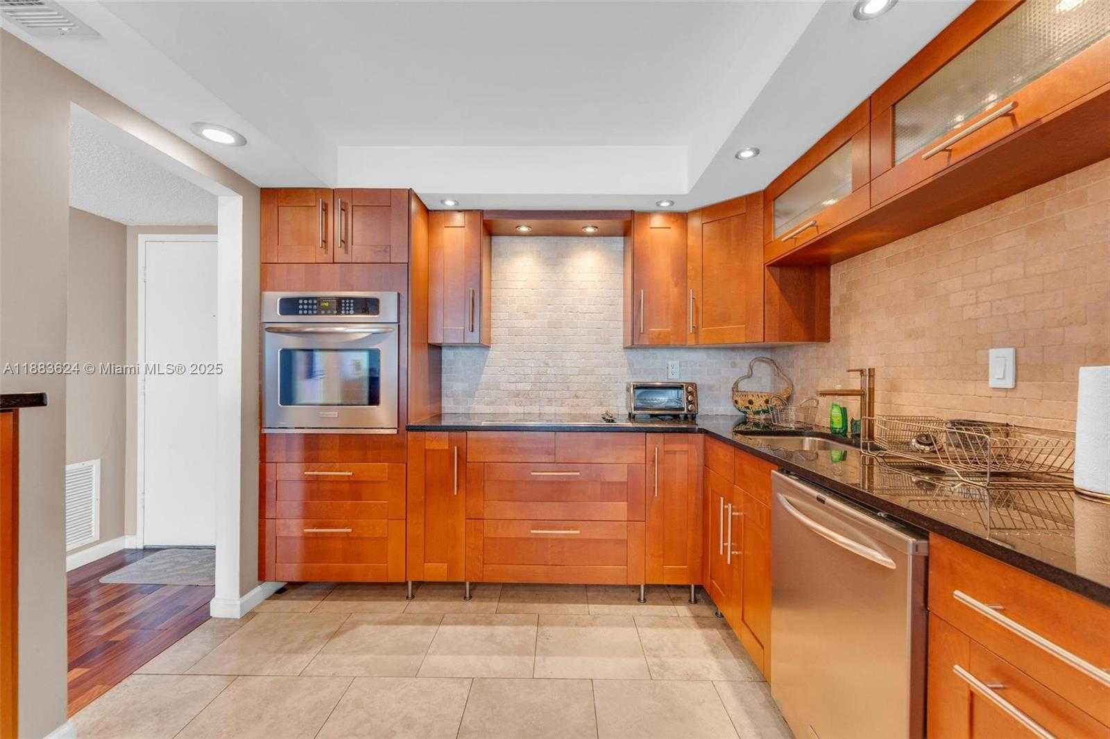 Small Image of 18021 BISCAYNE BLVD #1503, Aventura Number 12