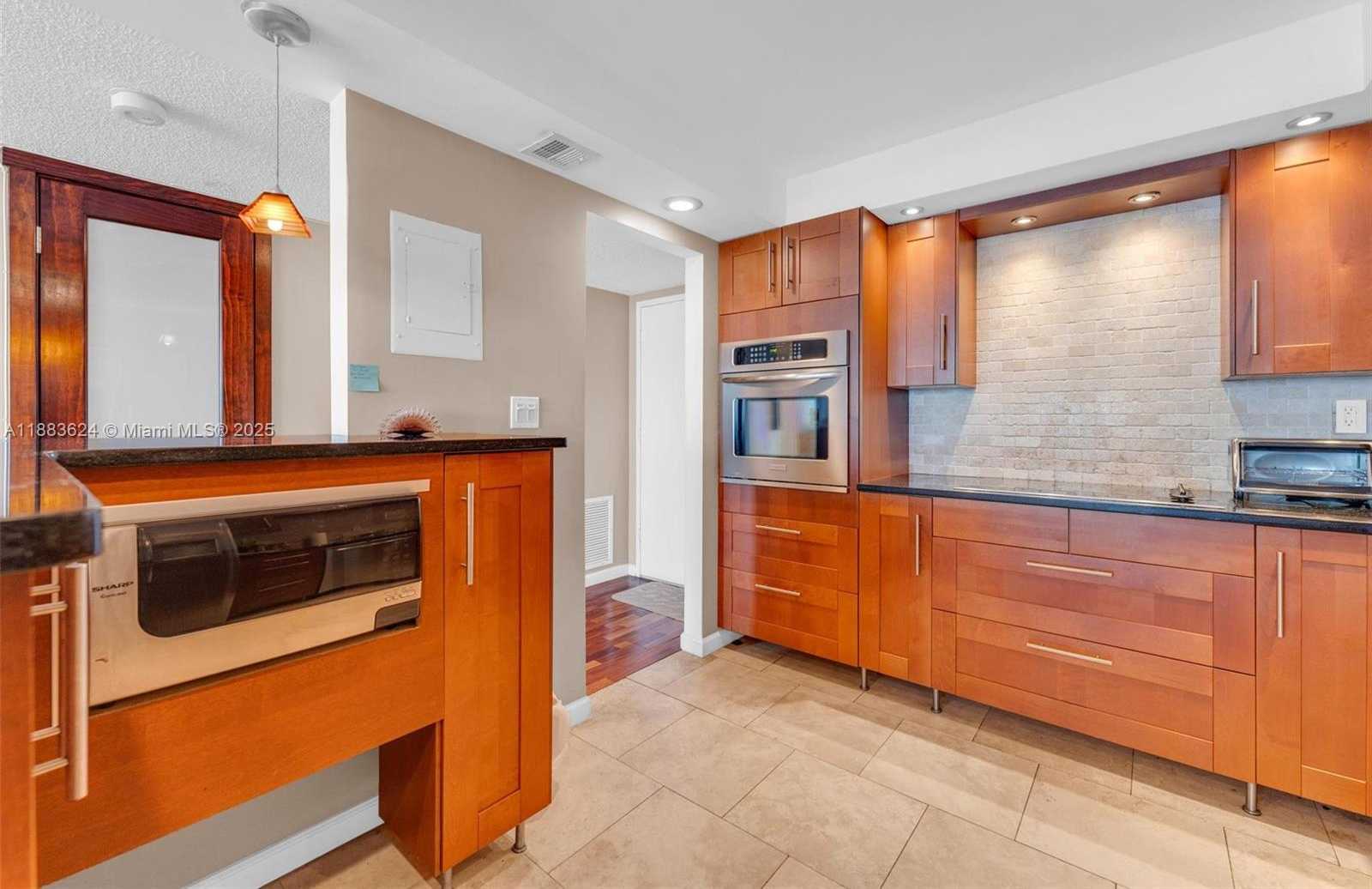 Small Image of 18021 BISCAYNE BLVD #1503, Aventura Number 14