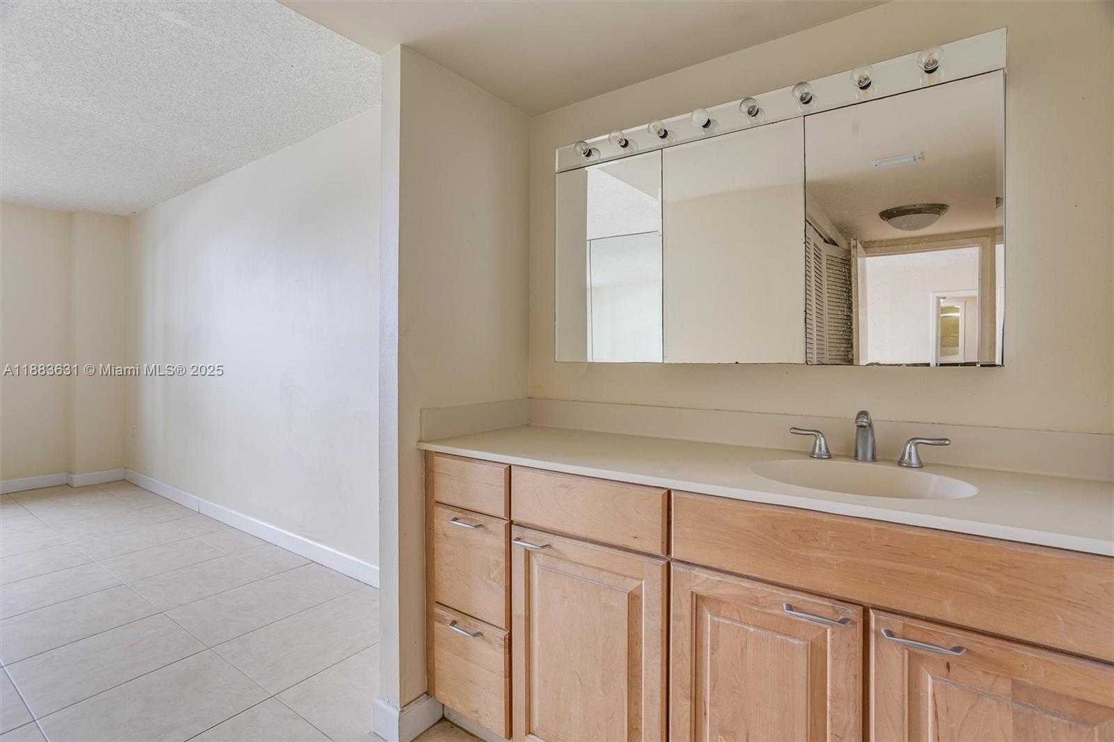 Small Image of 2333 BRICKELL AVE #1207, Miami Number 14