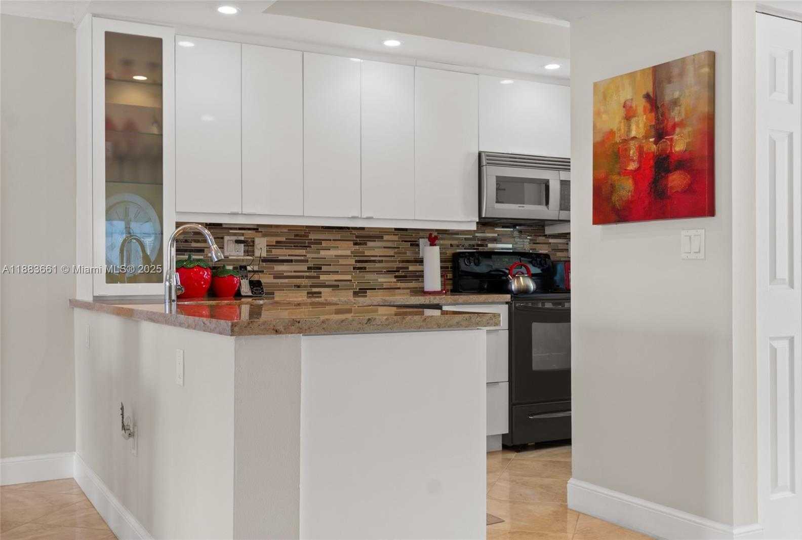 Small Image of 18260 NORTH BAY RD #516, Sunny Isles Beach Number 5