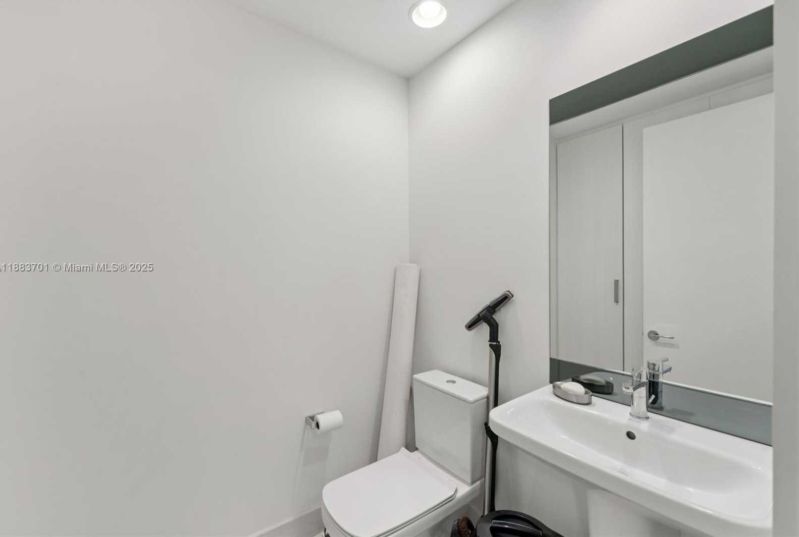 Small Image of 10201 COLLINS AVE #1503, Bal Harbour Number 31