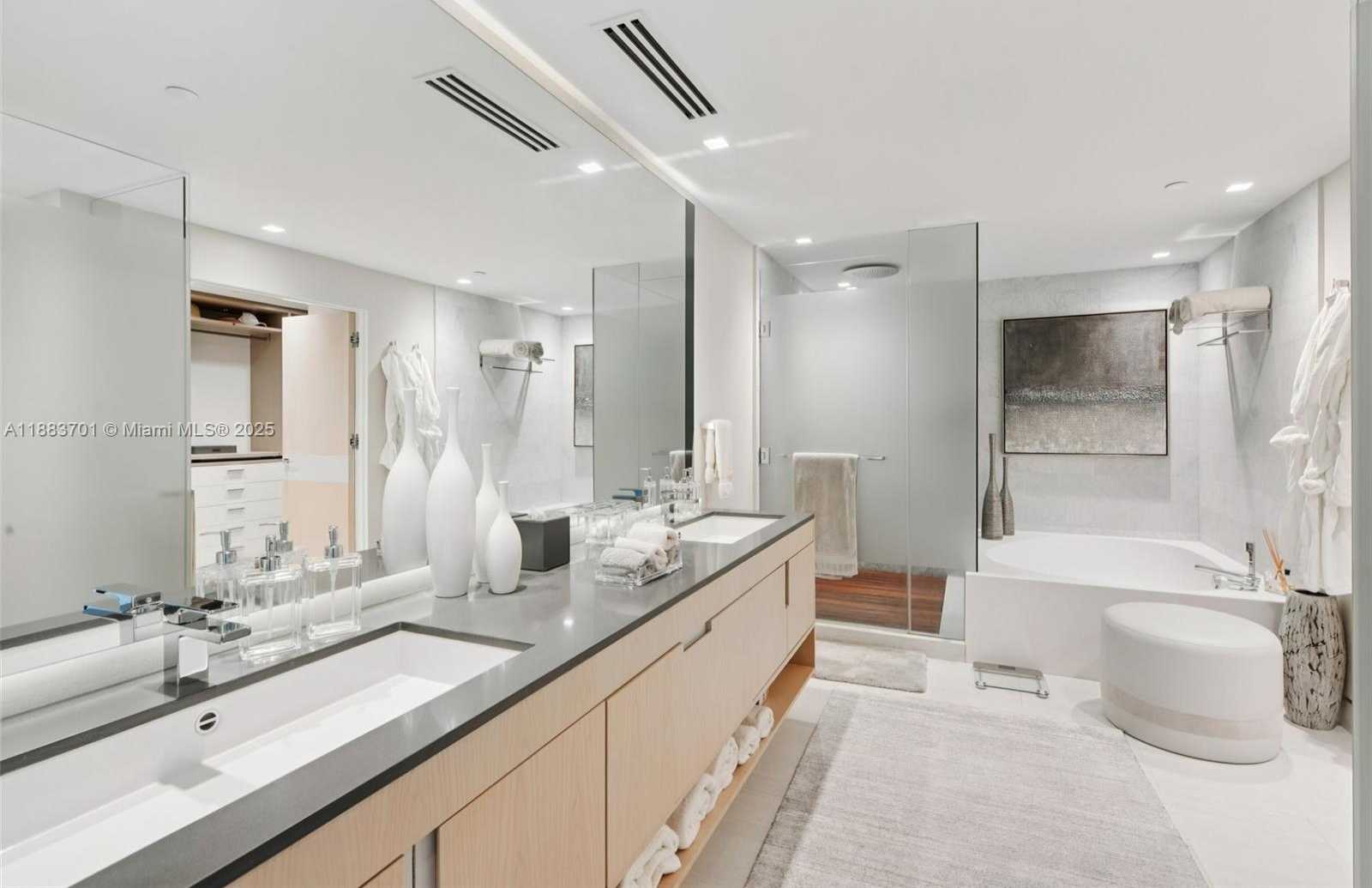 Small Image of 10201 COLLINS AVE #1503, Bal Harbour Number 32