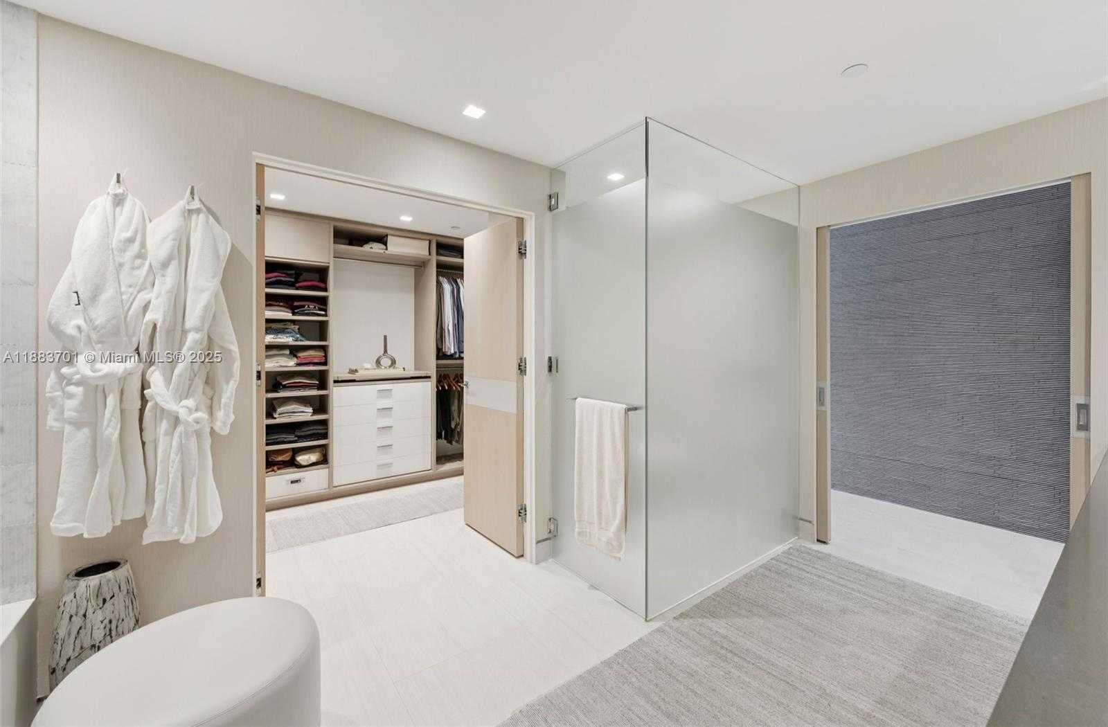 Small Image of 10201 COLLINS AVE #1503, Bal Harbour Number 34