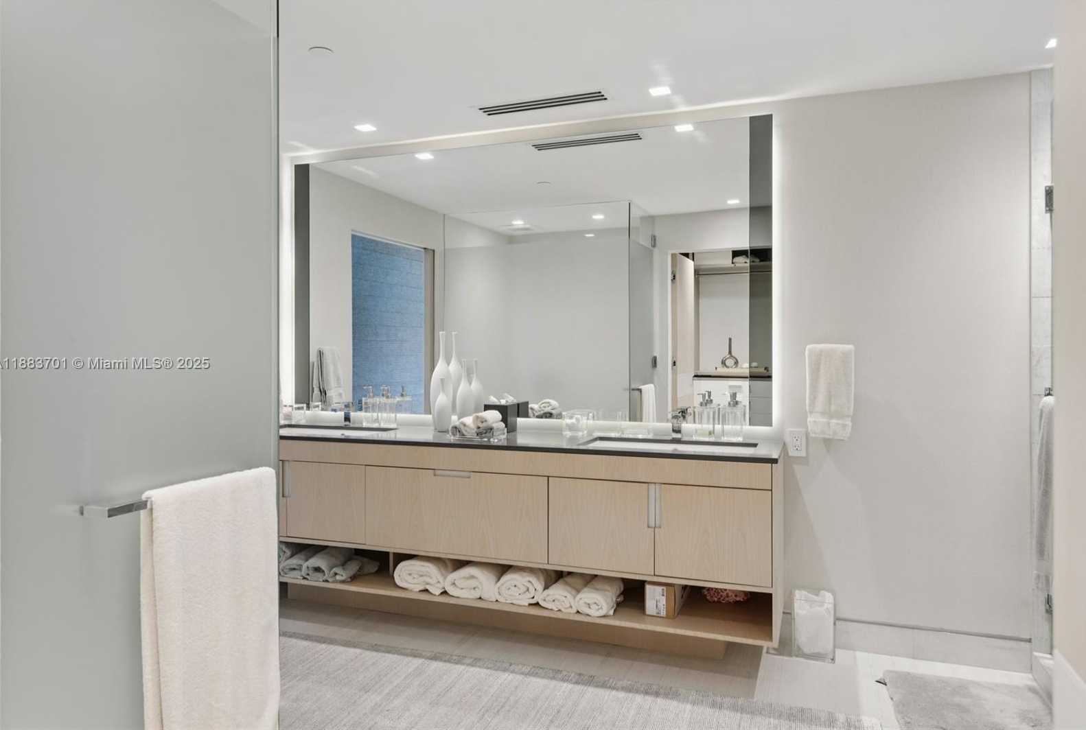 Small Image of 10201 COLLINS AVE #1503, Bal Harbour Number 37