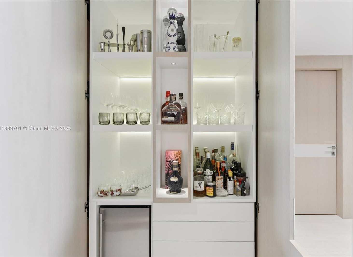 Small Image of 10201 COLLINS AVE #1503, Bal Harbour Number 42