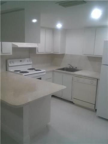 Small Image of 8290 LAKE DR #250, Doral Number 11