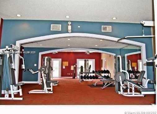 Small Image of 8290 LAKE DR #250, Doral Number 12