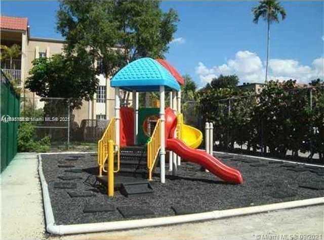 Small Image of 8290 LAKE DR #250, Doral Number 15
