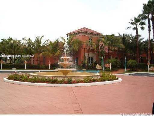 Small Image of 8290 LAKE DR #250, Doral Number 19