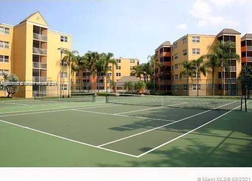 Small Image of 8290 LAKE DR #250, Doral Number 2