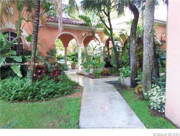 Small Image of 8290 LAKE DR #250, Doral Number 3