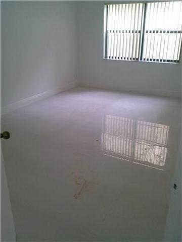 Small Image of 8290 LAKE DR #250, Doral Number 8