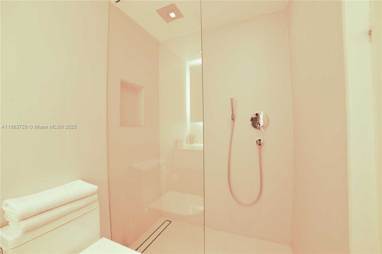 Small Image of 3 ISLAND AVE #7A, Miami Beach Number 5