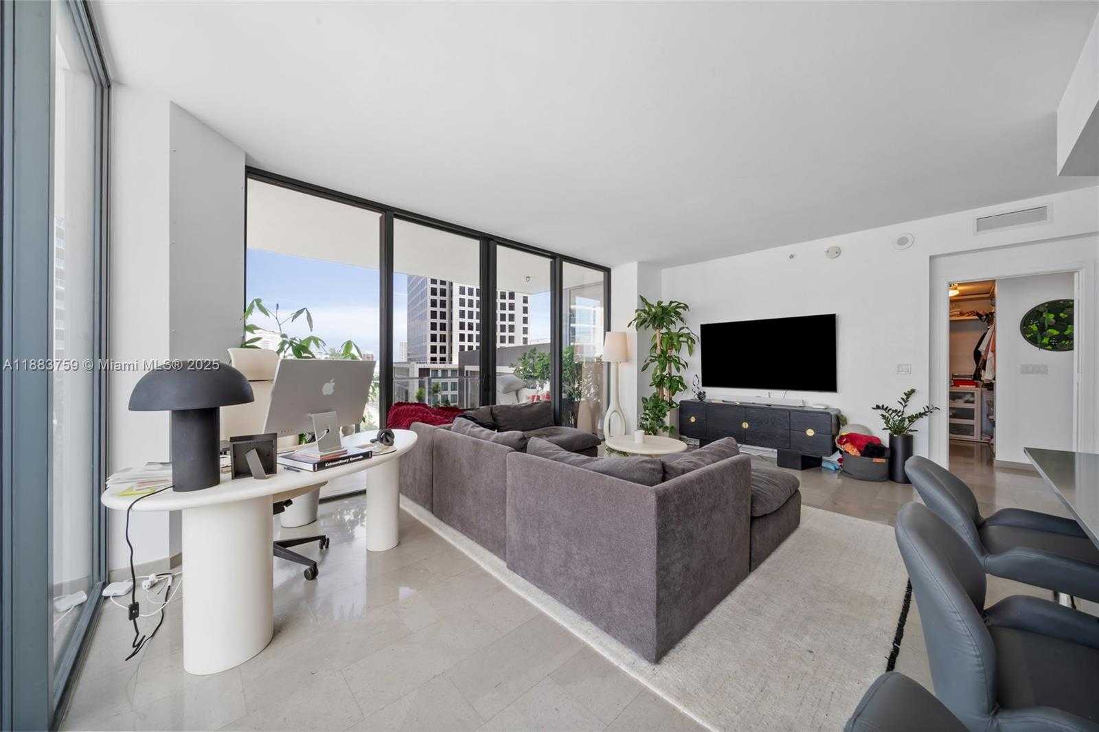 Small Image of 68 SOUTH EAST 6TH ST #811, Miami Number 10