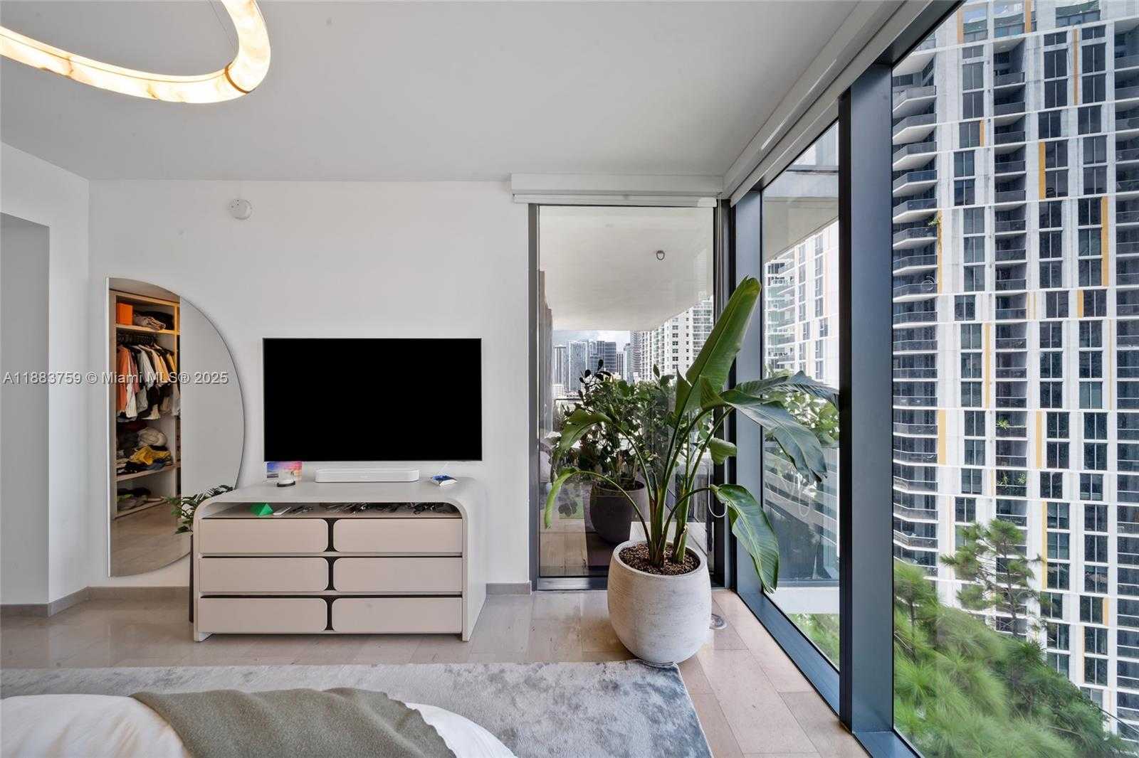 Small Image of 68 SOUTH EAST 6TH ST #811, Miami Number 12