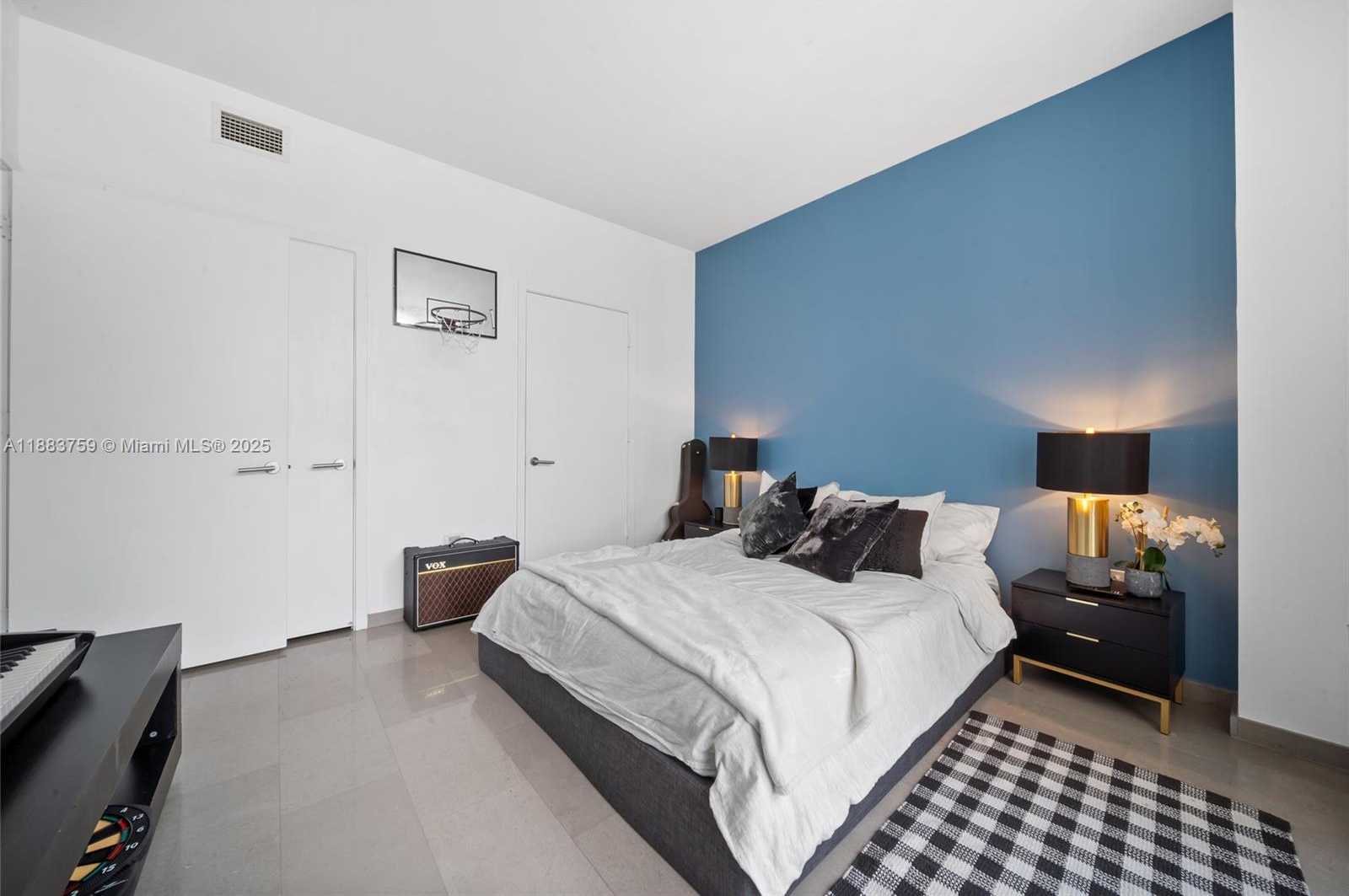 Small Image of 68 SOUTH EAST 6TH ST #811, Miami Number 16