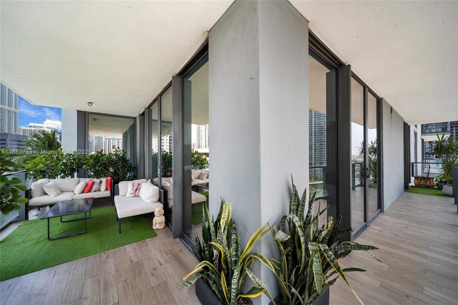 Small Image of 68 SOUTH EAST 6TH ST #811, Miami Number 17