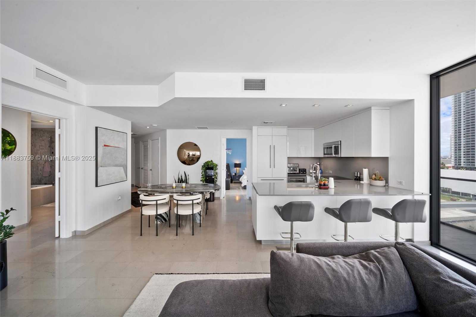 Small Image of 68 SOUTH EAST 6TH ST #811, Miami Number 2